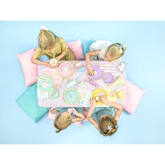 6 platos verde menta pastel con borde dorado "Never stop dreaming" de papel (13 cm) - Yummy 6 platos verde menta pastel con borde dorado "Never stop dreaming" de papel (13 cm) - Yummy
